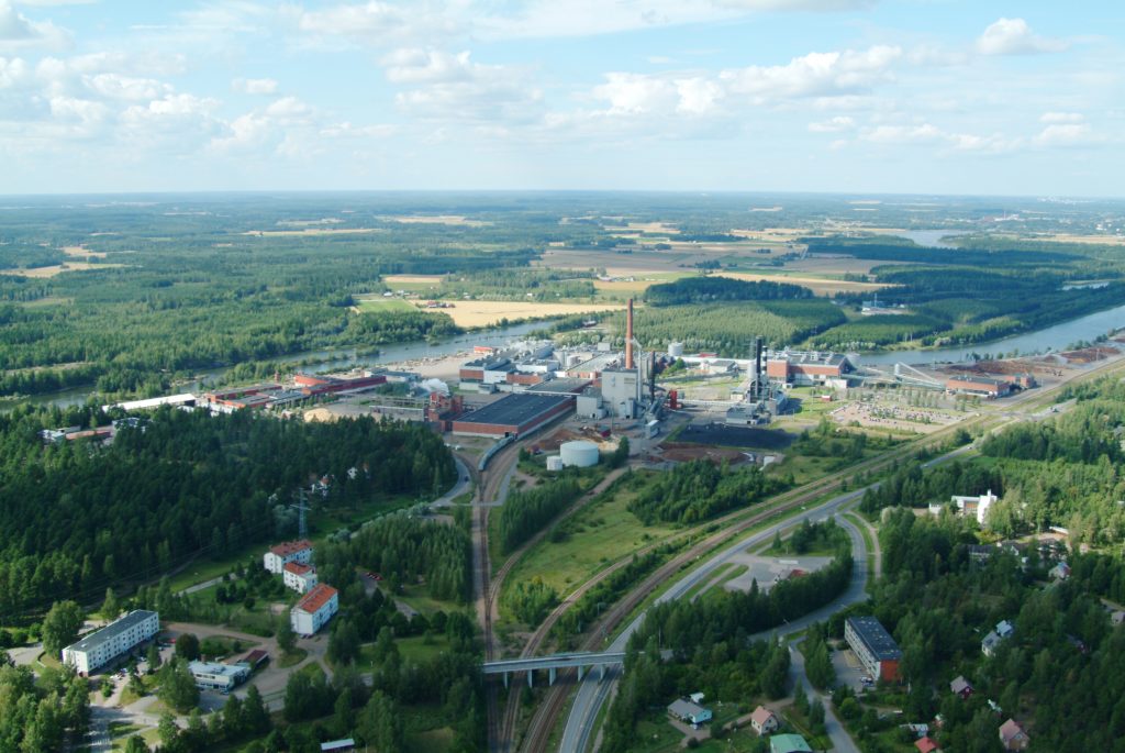 Stora Enson Anjalankosken paperitehdas ilmasta käsin katsottuna.