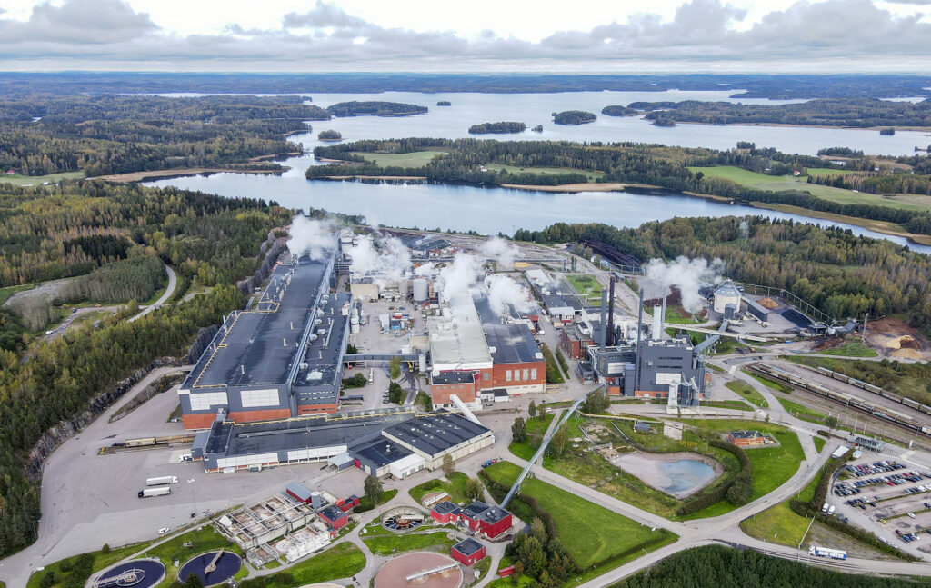 Sappi Kirkniemen paperitehdas ilmasta päin katsottuna.