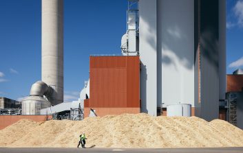 UPM Kymin sellutehdas Kuusankoskella ja puupohjainen raaka-aine sellunvalmistuksessa